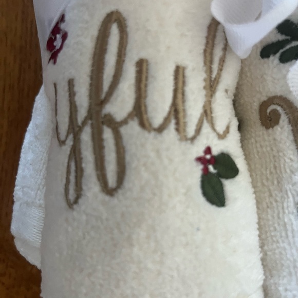 Bundle of holiday towels - Picture 5 of 9